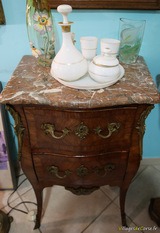 Petite commode Louis XV en marqueterie - Antiquaire à Bastia, Corse