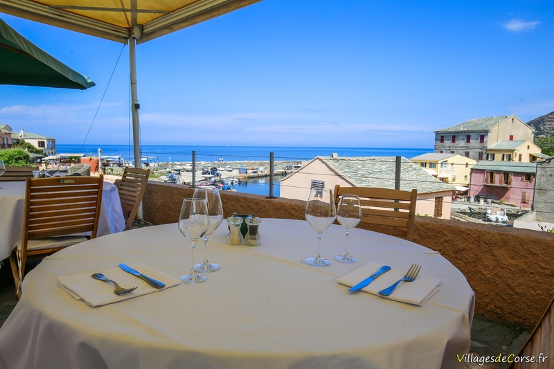 Tavolo sulla terrazza del ristorante