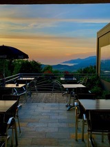 Restaurantterrasse mit Meerblick - I Fratelli in Rapale, Korsika.