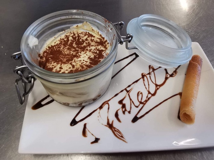 Traditionelles Tiramisu - Restaurant I Fratelli in Rapale.