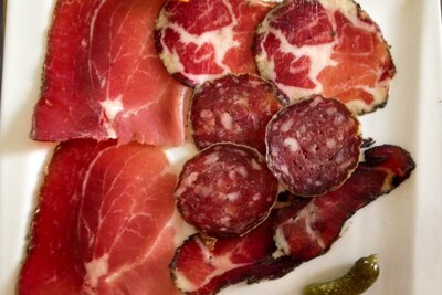 Assiette de charcuterie corse