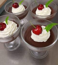 Schokoladenmousse mit Kirschen - Restaurant I Fratelli in Rapale.