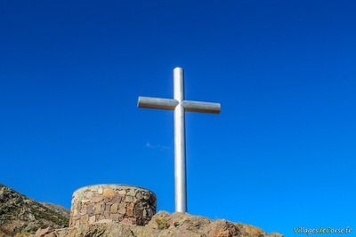 Cross at the start of the hike to Lake Creno, Orto - 26/08/2012